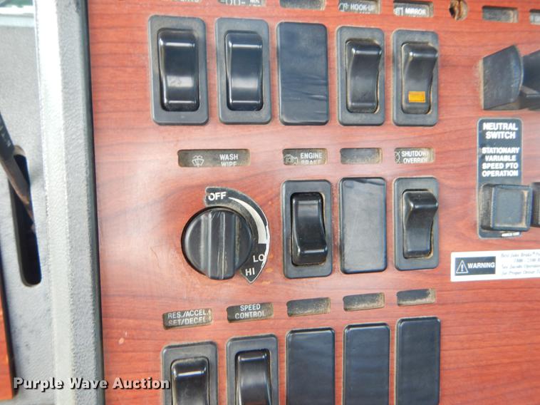 image for item FH9391 1998 Mack CH613 semi truck