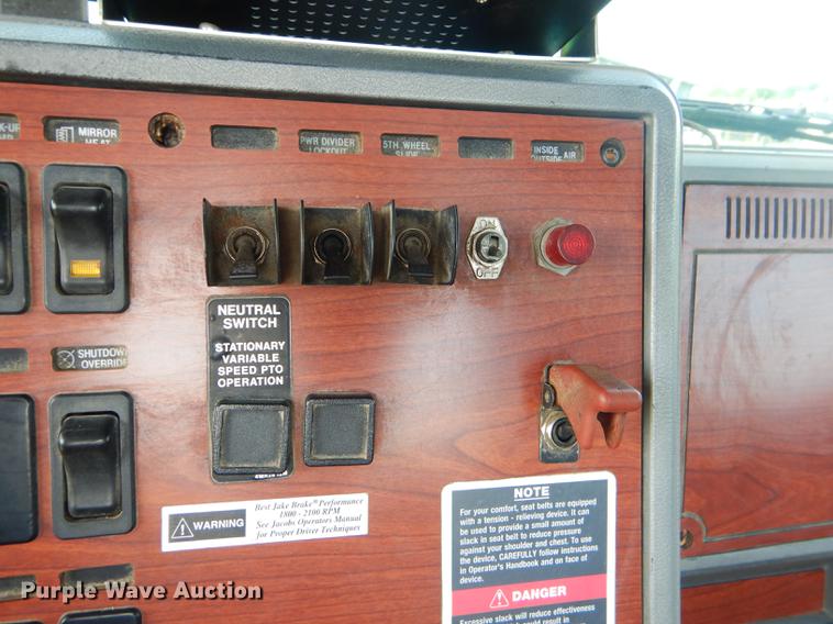 image for item FH9391 1998 Mack CH613 semi truck