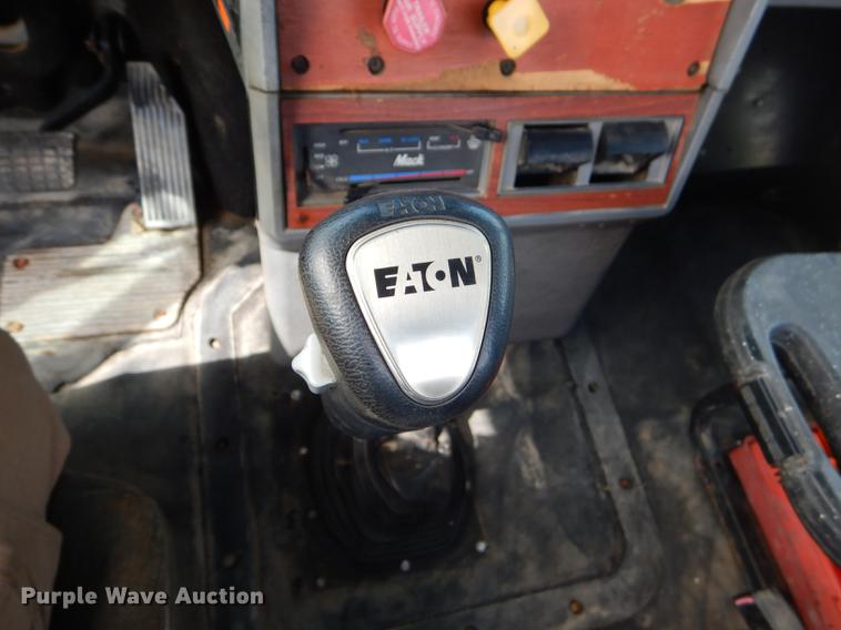 image for item FH9391 1998 Mack CH613 semi truck