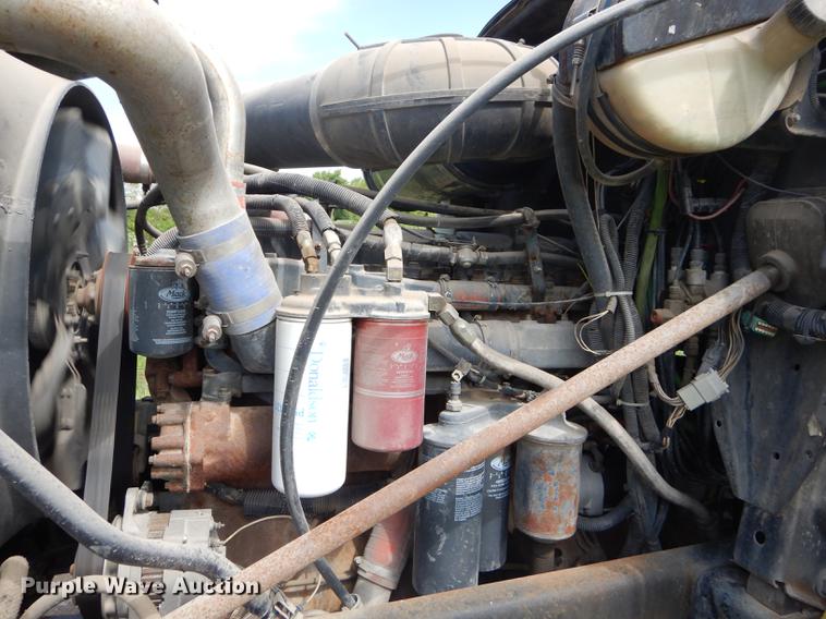 image for item FH9391 1998 Mack CH613 semi truck