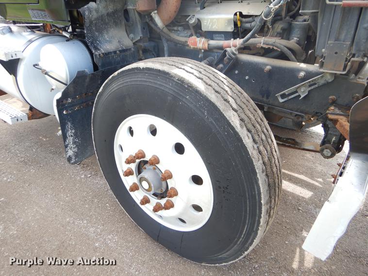 image for item FH9391 1998 Mack CH613 semi truck