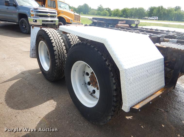 image for item FH9391 1998 Mack CH613 semi truck