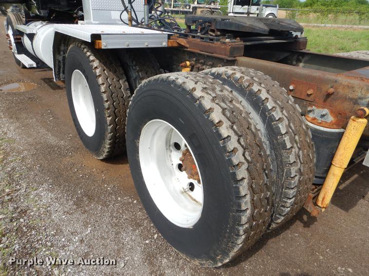 image for item FH9391 1998 Mack CH613 semi truck