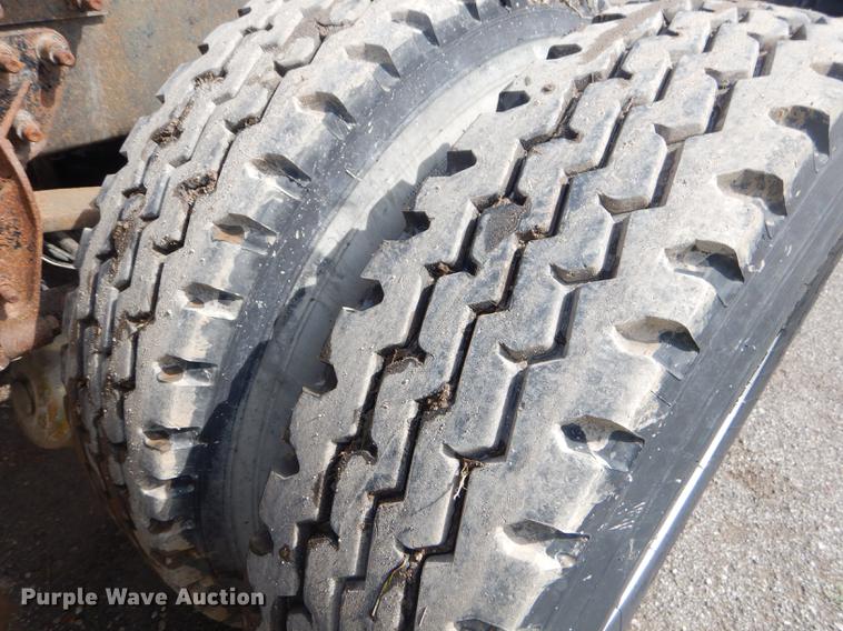 image for item FH9391 1998 Mack CH613 semi truck