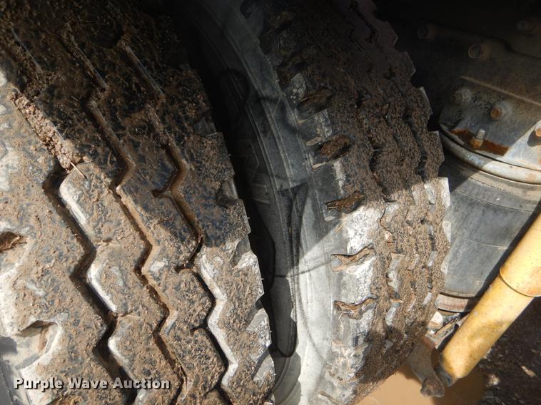 image for item FH9391 1998 Mack CH613 semi truck