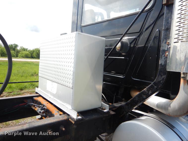 image for item FH9391 1998 Mack CH613 semi truck