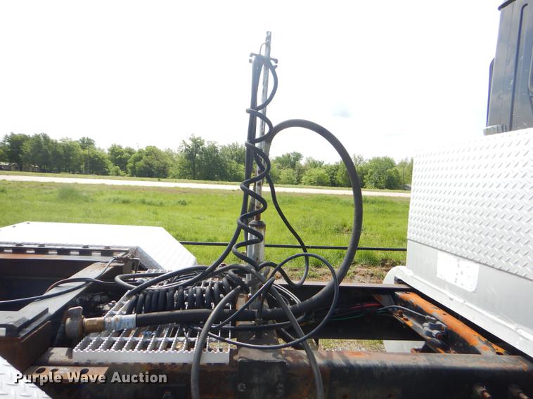 image for item FH9391 1998 Mack CH613 semi truck