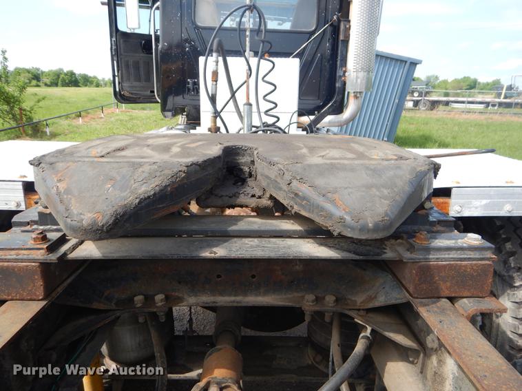 image for item FH9391 1998 Mack CH613 semi truck