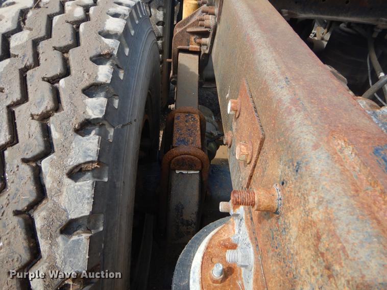 image for item FH9391 1998 Mack CH613 semi truck