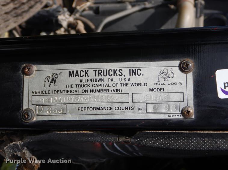 image for item FH9391 1998 Mack CH613 semi truck