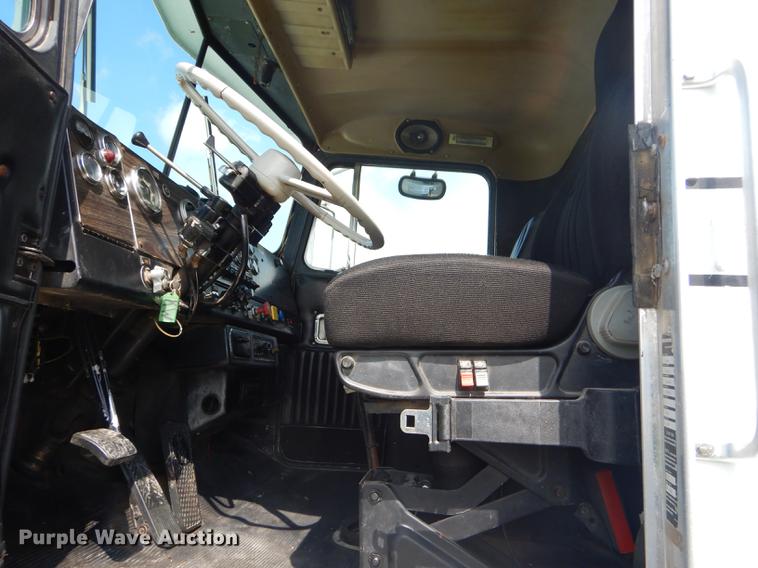 image for item FH9392 1977 Kenworth semi truck