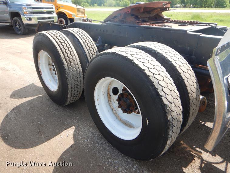 image for item FH9392 1977 Kenworth semi truck