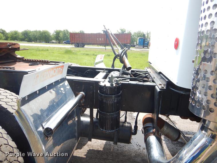 image for item FH9392 1977 Kenworth semi truck