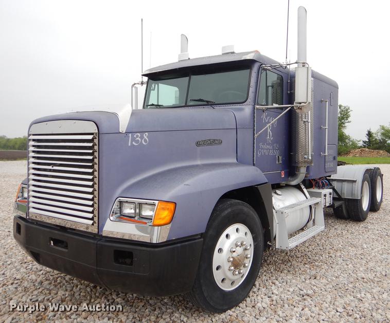 image for item FH9395 1990 Freightliner FLD120 semi truck