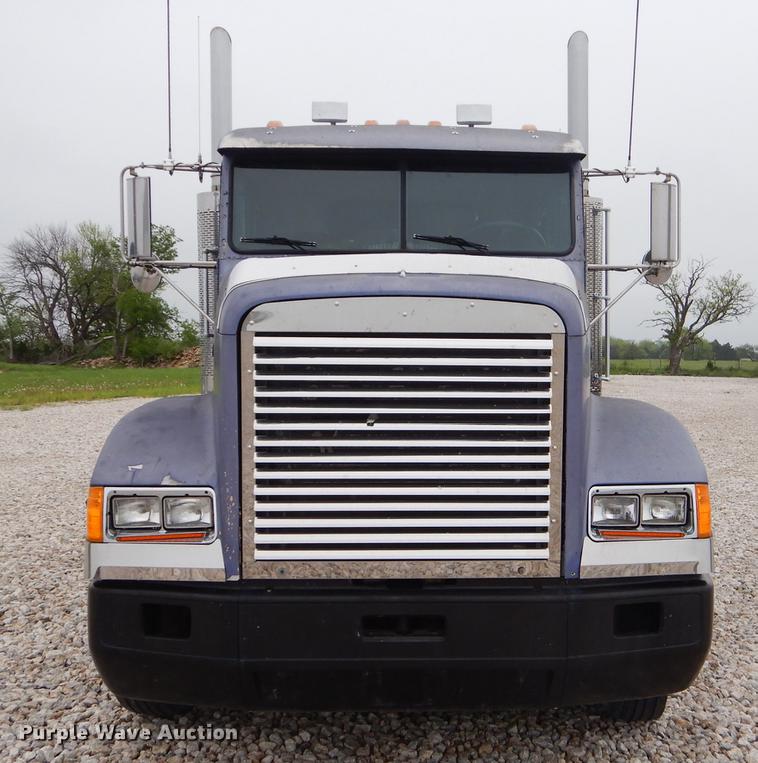 image for item FH9395 1990 Freightliner FLD120 semi truck