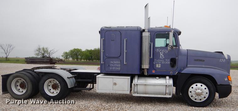 image for item FH9395 1990 Freightliner FLD120 semi truck