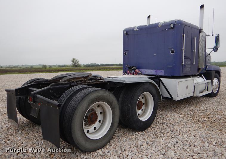 image for item FH9395 1990 Freightliner FLD120 semi truck