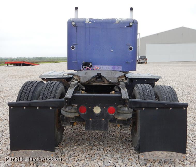 image for item FH9395 1990 Freightliner FLD120 semi truck