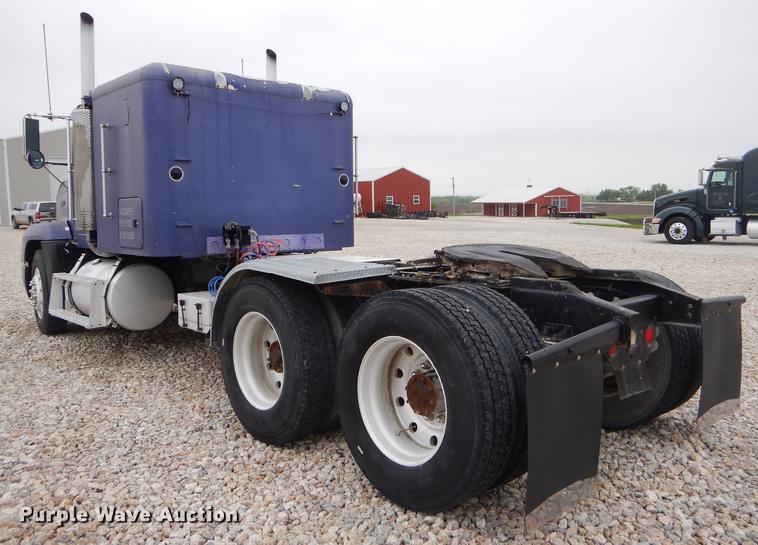 image for item FH9395 1990 Freightliner FLD120 semi truck