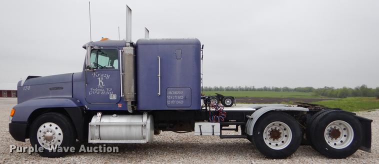 image for item FH9395 1990 Freightliner FLD120 semi truck