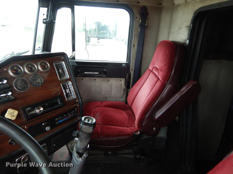 image for item FH9395 1990 Freightliner FLD120 semi truck