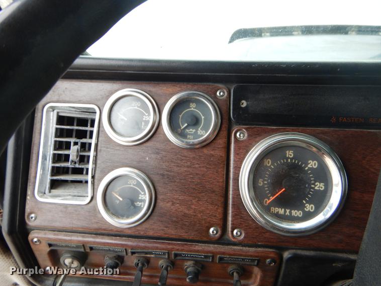 image for item FH9395 1990 Freightliner FLD120 semi truck