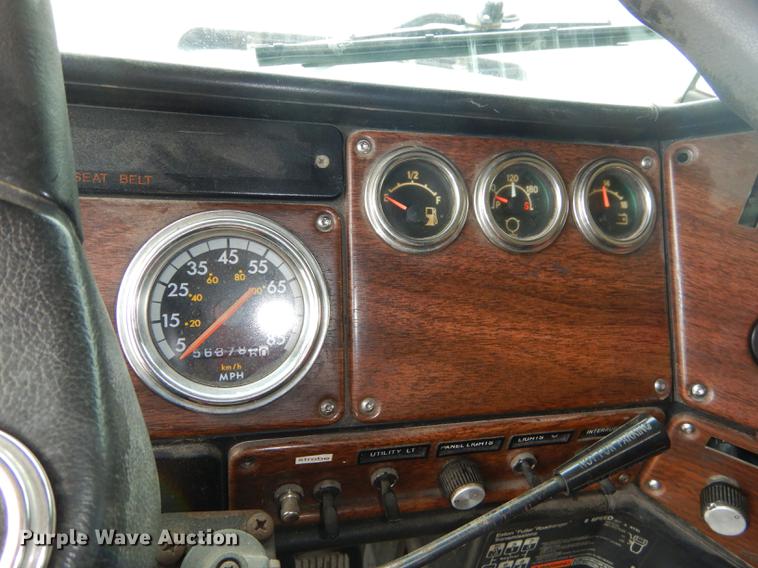 image for item FH9395 1990 Freightliner FLD120 semi truck