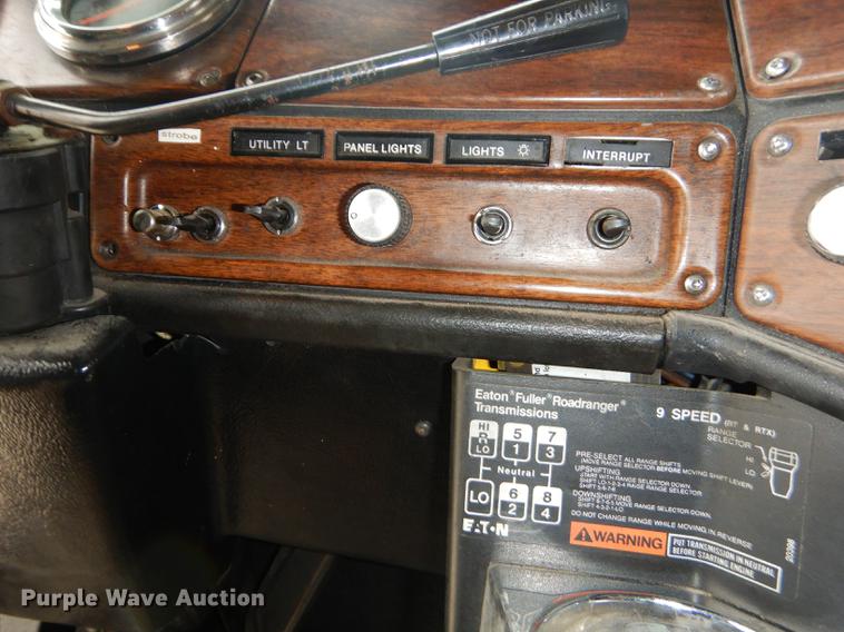 image for item FH9395 1990 Freightliner FLD120 semi truck