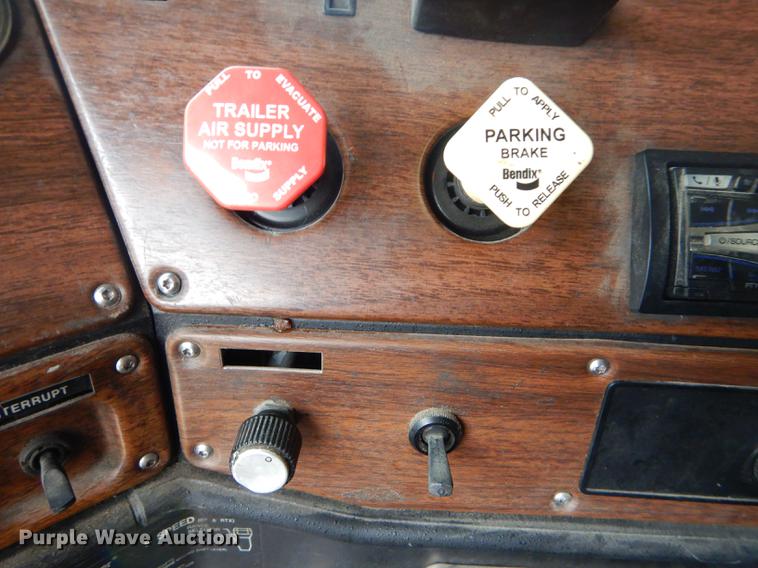 image for item FH9395 1990 Freightliner FLD120 semi truck