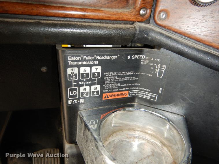 image for item FH9395 1990 Freightliner FLD120 semi truck