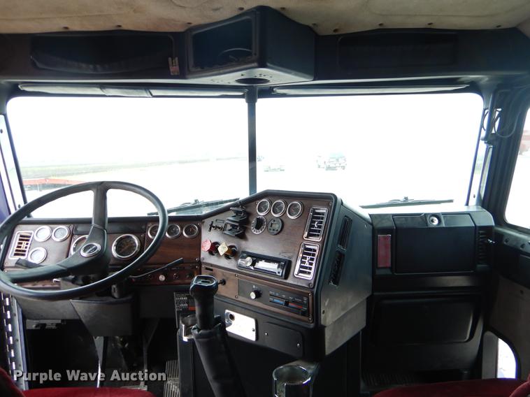 image for item FH9395 1990 Freightliner FLD120 semi truck