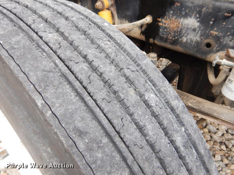 image for item FH9395 1990 Freightliner FLD120 semi truck