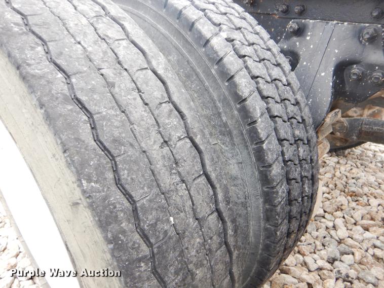 image for item FH9395 1990 Freightliner FLD120 semi truck