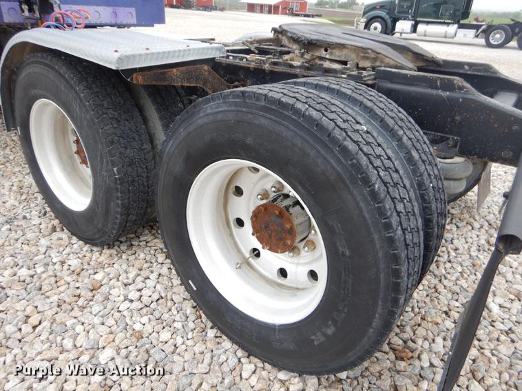 image for item FH9395 1990 Freightliner FLD120 semi truck