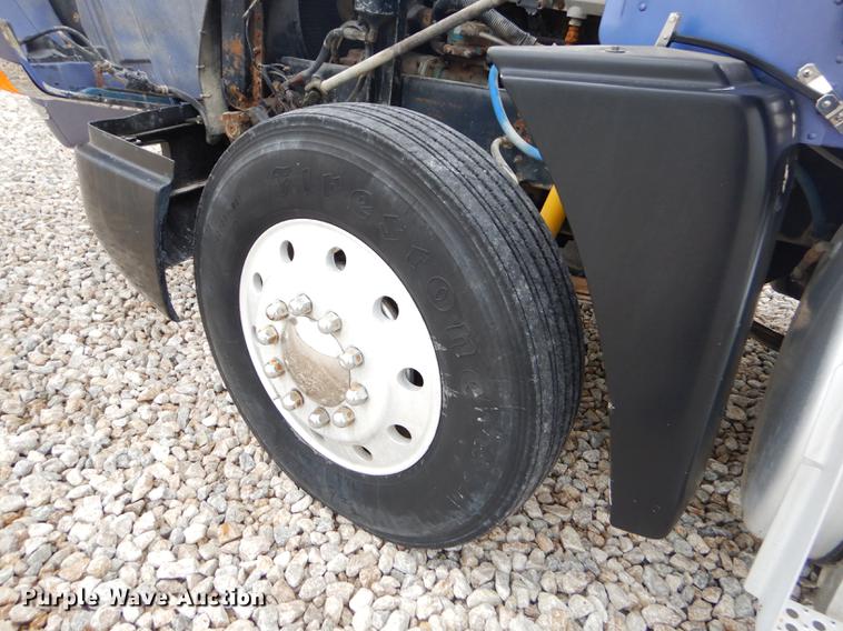 image for item FH9395 1990 Freightliner FLD120 semi truck