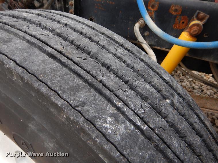 image for item FH9395 1990 Freightliner FLD120 semi truck