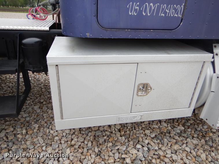 image for item FH9395 1990 Freightliner FLD120 semi truck