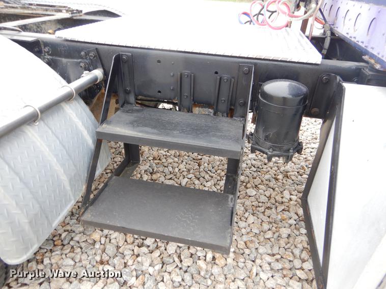 image for item FH9395 1990 Freightliner FLD120 semi truck