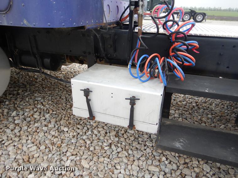 image for item FH9395 1990 Freightliner FLD120 semi truck