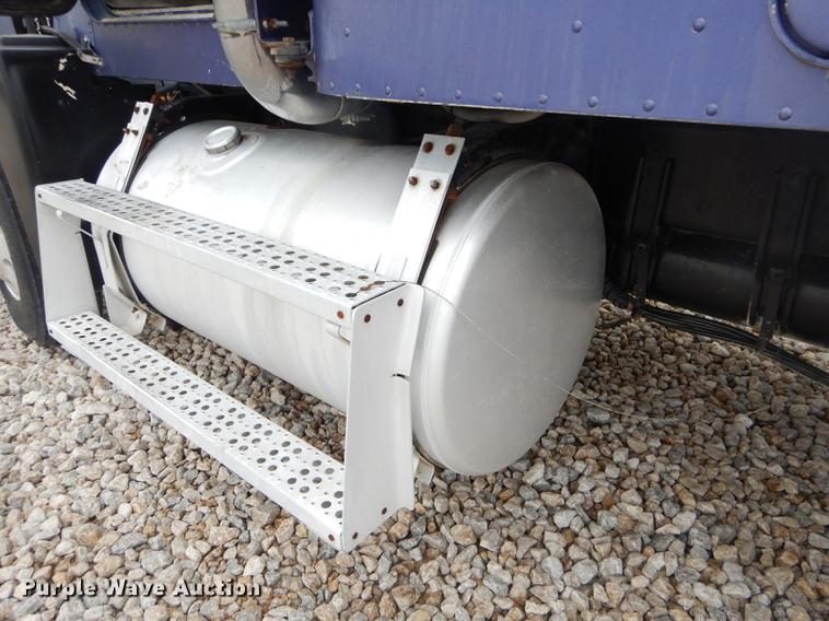 image for item FH9395 1990 Freightliner FLD120 semi truck