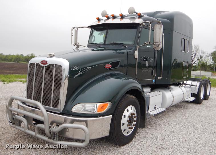 image for item FH9396 2014 Peterbilt 386 Fitzgerald Glider semi truck