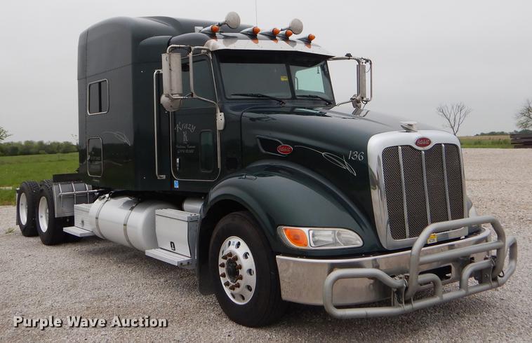 image for item FH9396 2014 Peterbilt 386 Fitzgerald Glider semi truck
