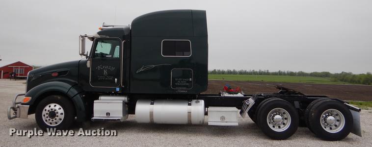 image for item FH9396 2014 Peterbilt 386 Fitzgerald Glider semi truck