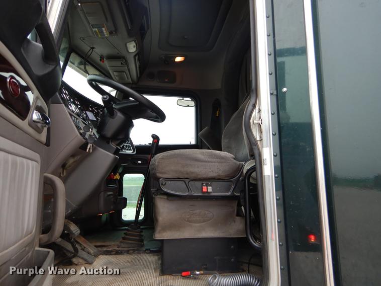 image for item FH9396 2014 Peterbilt 386 Fitzgerald Glider semi truck