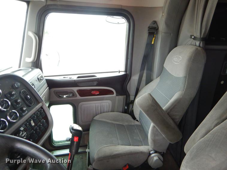 image for item FH9396 2014 Peterbilt 386 Fitzgerald Glider semi truck