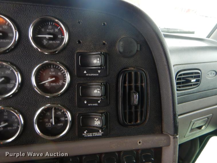 image for item FH9396 2014 Peterbilt 386 Fitzgerald Glider semi truck