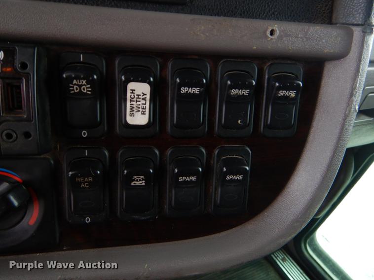 image for item FH9396 2014 Peterbilt 386 Fitzgerald Glider semi truck