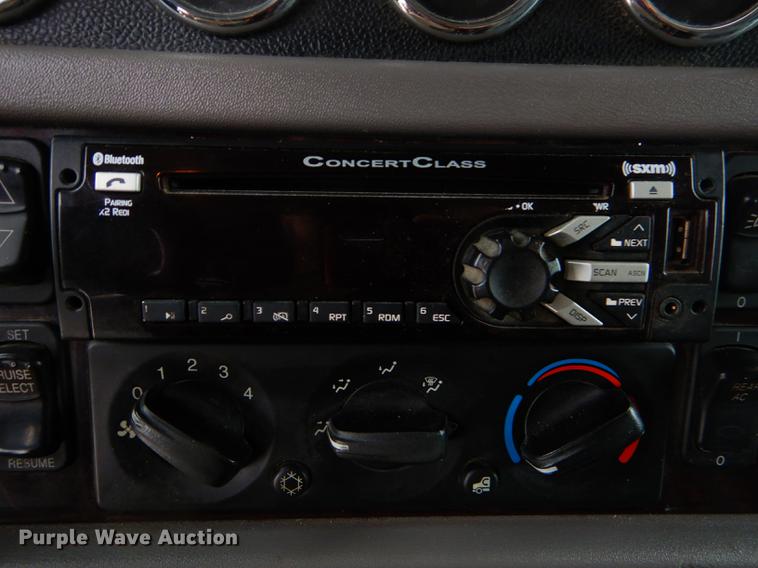 image for item FH9396 2014 Peterbilt 386 Fitzgerald Glider semi truck