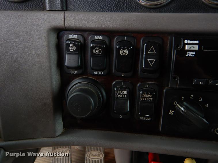 image for item FH9396 2014 Peterbilt 386 Fitzgerald Glider semi truck