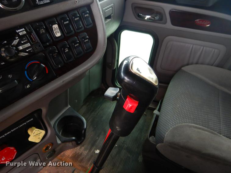 image for item FH9396 2014 Peterbilt 386 Fitzgerald Glider semi truck